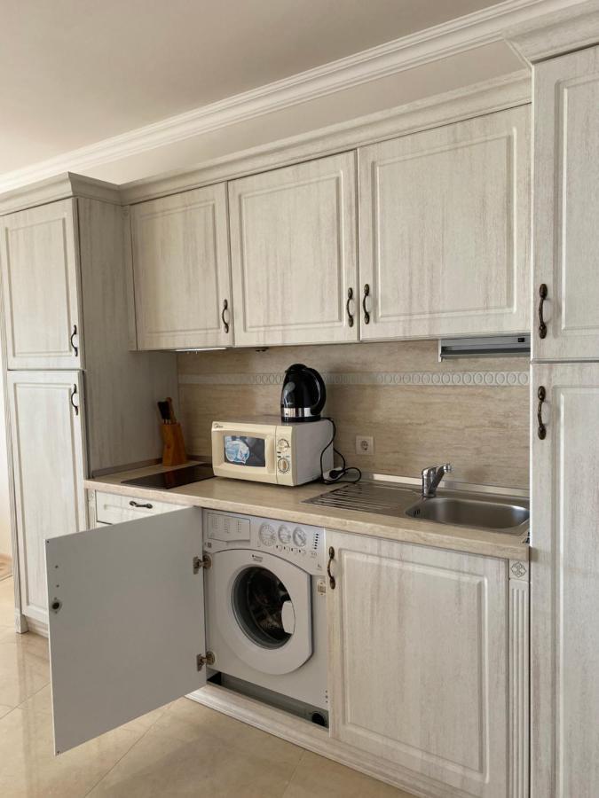 Private Super Apartments By Sea In Apart Hotel ! 포마리 외부 사진